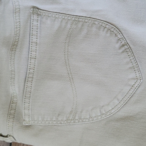 Riders by Lee mid-rise light tan Bermuda jean shorts with 8.5" inseam - Picture 4 of 9